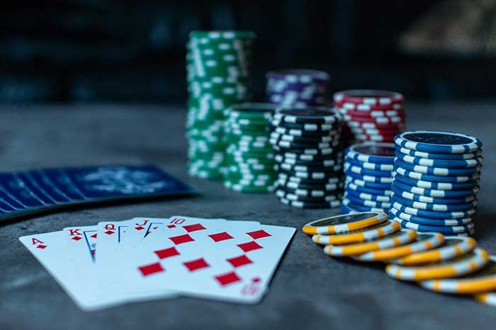شانس یا هوش کدام یک برنده بازی پوکر است؟
